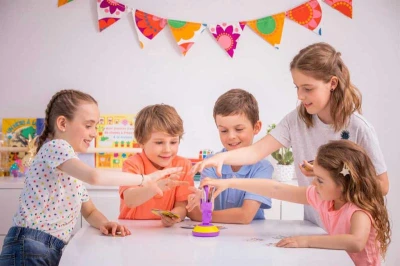 Asmodee Hra postřehová Dobble 360 s otočnou věží (společenská hra)