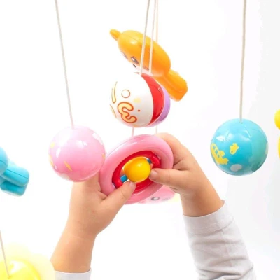 Baby Mix Kolotoč nad postýlku se světelným projektorem šedý