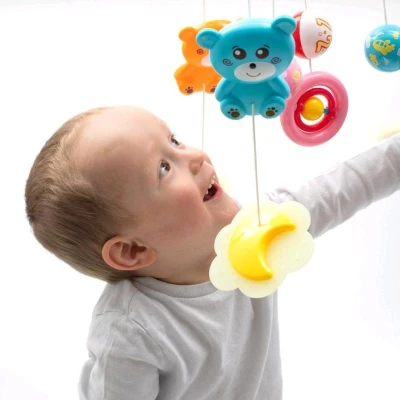 Baby Mix Kolotoč nad postýlku se světelným projektorem šedý