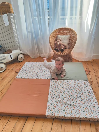 Candide Skládací dětská hrací matrace polstrovaná 3v1 Terazzo
