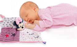 Clementoni Muchláček baby Minnie usínáček s kousátkem pro miminko