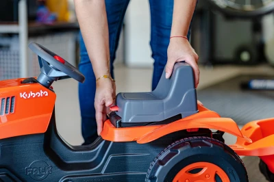Falk Šlapací traktor Kubota s vlečkou