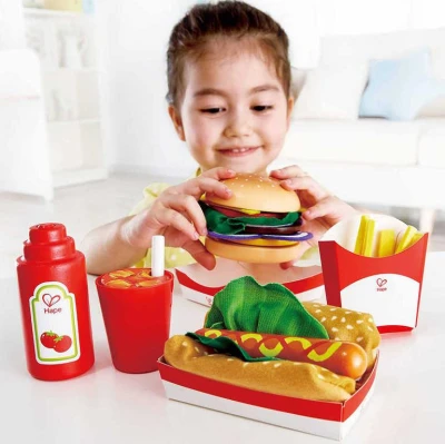 Hape DŘEVO Fast Food set makety potravin 27 dílků rychlé občerstvení