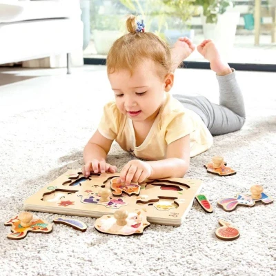 Hape DŘEVO Puzzle baby vkládací Farma s úchyty 12 dílků na desce