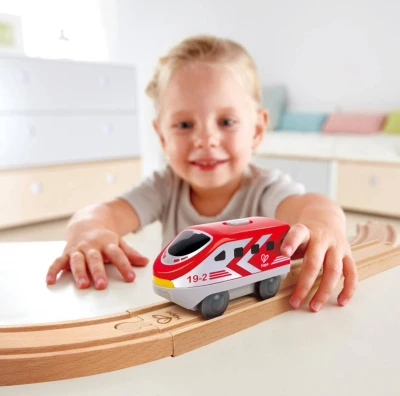 Hape Lokomotiva Intercity červená vláček na baterie plast