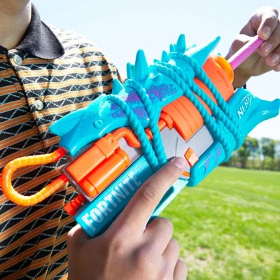 Hasbro NERF Fortnite Primal herní set blaster + 4 šipky Elite