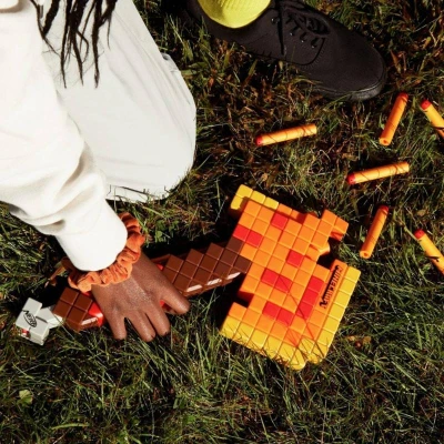 Hasbro NERF Minecraft Firebrand set blaster sekera + 6 šípok Elite