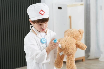 KARNEVAL Šaty doktor bílý plášť + čepice KOSTÝM