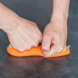 Klobása antistresová strečová mačkací 18cm dětská žertovinka