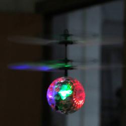 Koule vrtulníková červená ovládání pohybem ruky na baterie USB Světlo