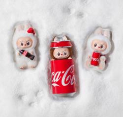 LABUBU The Monsters postavička sběratelská Coca Cola