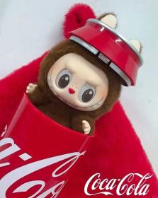 LABUBU The Monsters postavička sběratelská Coca Cola
