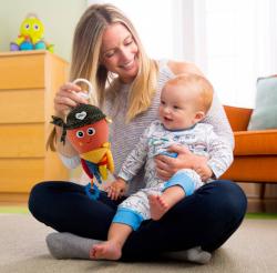 Lamaze Kapitán Karel baby s kousátkem s klipem pro miminko