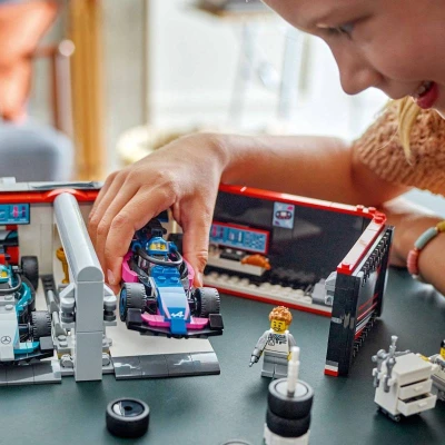 Lego CITY Garáž F1 s vozy Mercedes-AMG a Alpine 60444 (stavebnice)