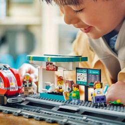 Lego CITY Tramvaj a zastávka v centru města 60423 (stavebnice)