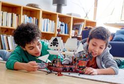 Lego CREATOR Pirátská loď 3v1 31109 (stavebnice)