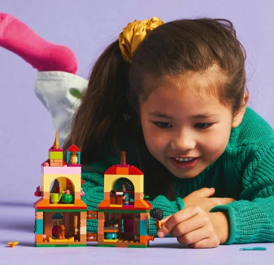 Lego DISNEY Miniaturní domeček z filmu Encanto 43261 (stavebnice)