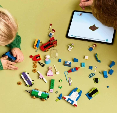 Lego DISNEY Slavnostní vláček a autíčko Toy Story 43264 (stavebnice)