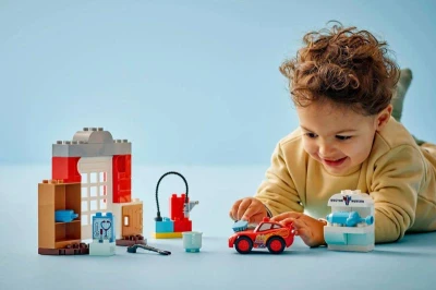 Lego DUPLO Cars: McQueen v garáži 10456 (stavebnice)