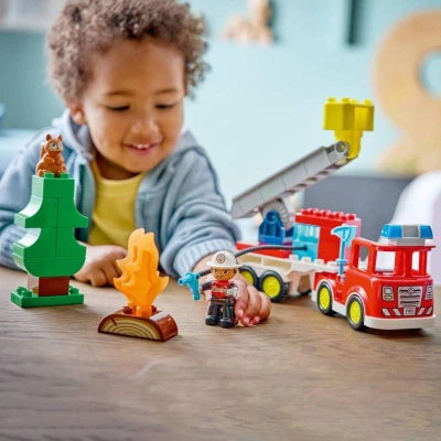 Lego DUPLO Město: Hasičské auto s hadicí a hasičem 10473 (stavebnice)