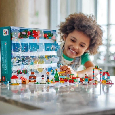 Lego FRIENDS Adventní kalendář rozkládací s herní plochou 41758