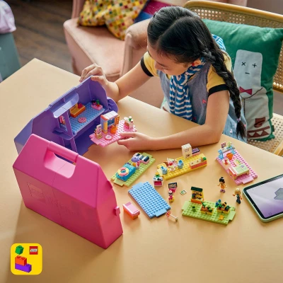 Lego FRIENDS Kreativní kufřík a domek pro panenky 42697 (stavebnice)