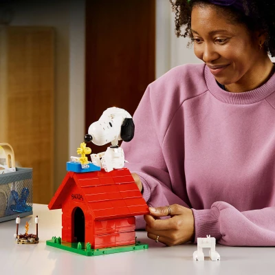 Lego IDEAS Peanuts: Snoopyho bouda 21368 (stavebnice)