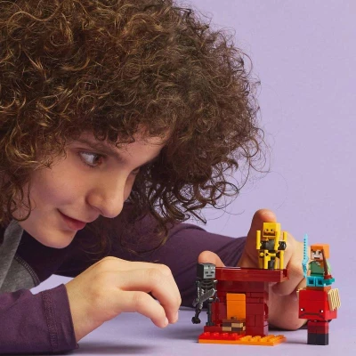 Lego MINECRAFT Lávová bitva v Netheru 21266 (stavebnice)