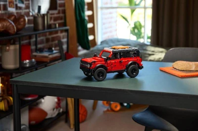 Lego TECHNIC Auto SUV Ford Bronco 42213 (stavebnica)