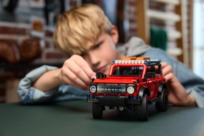 Lego TECHNIC Auto SUV Ford Bronco 42213 (stavebnica)