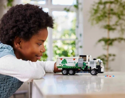 Lego TECHNIC Popelářský vůz Mack LR Electric 42167 (stavebnice)