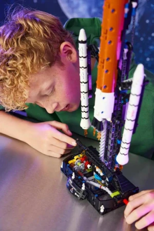 Lego TECHNIC Raketa NASA Artemis Space Launch System 42221 (stavebnice)