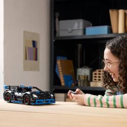 Lego TECHNIC Závodní auto Porsche GT4 e-Performance 42176