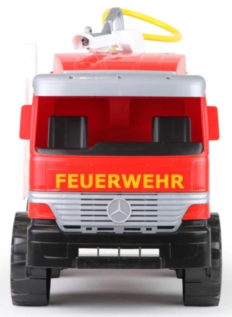 Lena GIGA TRUCKS Auto Mercedes hasiči s vodným delom strieka vodu