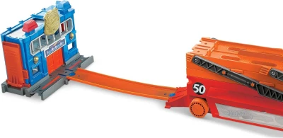 Mattel HOT WHEELS Auto náklaďák Mega Hauler tahač na 50 aut