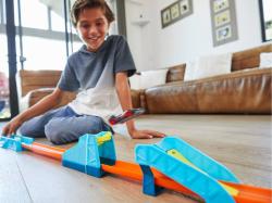Mattel HOT WHEELS Track Builder set s autíčkem pro stavitele Dlouhý skok