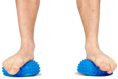 Merco Masážní balanční foot podložka 16cm rehabilitační ježek modrý