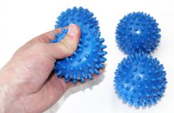 Merco Míček masážní rehabilitační ježek 9cm s bodlinkami soft červený