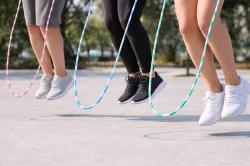 Merco Švihadlo korálkové plastové 2,8m zeleno/bílé