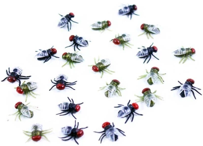 Moucha malá gumová 1,5cm set 24ks dekorace Halloween hmyz v sáčku