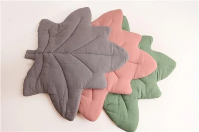 NEW BABY Mušelínová hrací deka Maple Leaf mint