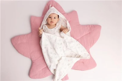 NEW BABY Mušelínová hrací deka Maple Leaf pink