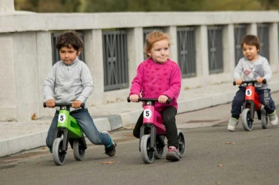 Odrážedlo Funny Wheels Rider Sport 2v1 dětské odstrkovadlo Zelené plast