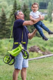 Odrážedlo Funny Wheels Rider SuperSport 2v1 odstrkovadlo s popruhem Zelené