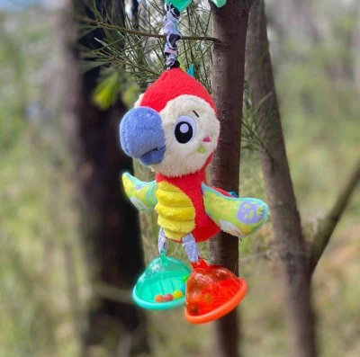 PLAYGRO PLYŠ Papoušek baby závěsný chrastící s klipem pro miminko