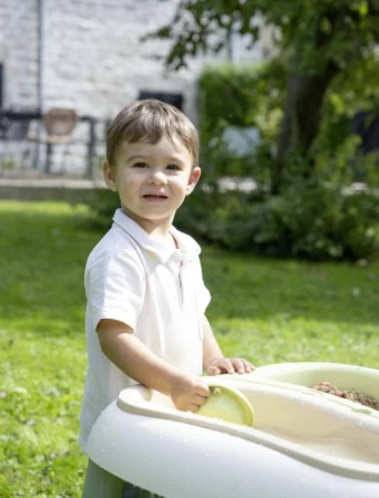 Smoby Baby stoleček na písek a vodu herní set s formičkami a nástroji