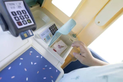 Smoby Baby zahradní domeček Cukrárna se čtečkou karet a nádobím