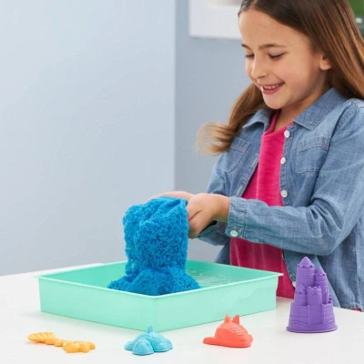 Spin Master Kinetic sand Modrý 450g tekutý písek s podložkou a nástroji