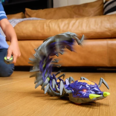 Spin Master RC Stonožka vystřelující Hex Bots na baterie Světlo