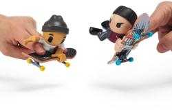 Spin Master Tech Deck SK8 Crew Fingerboard set 2 prkna se 2 postavičkami